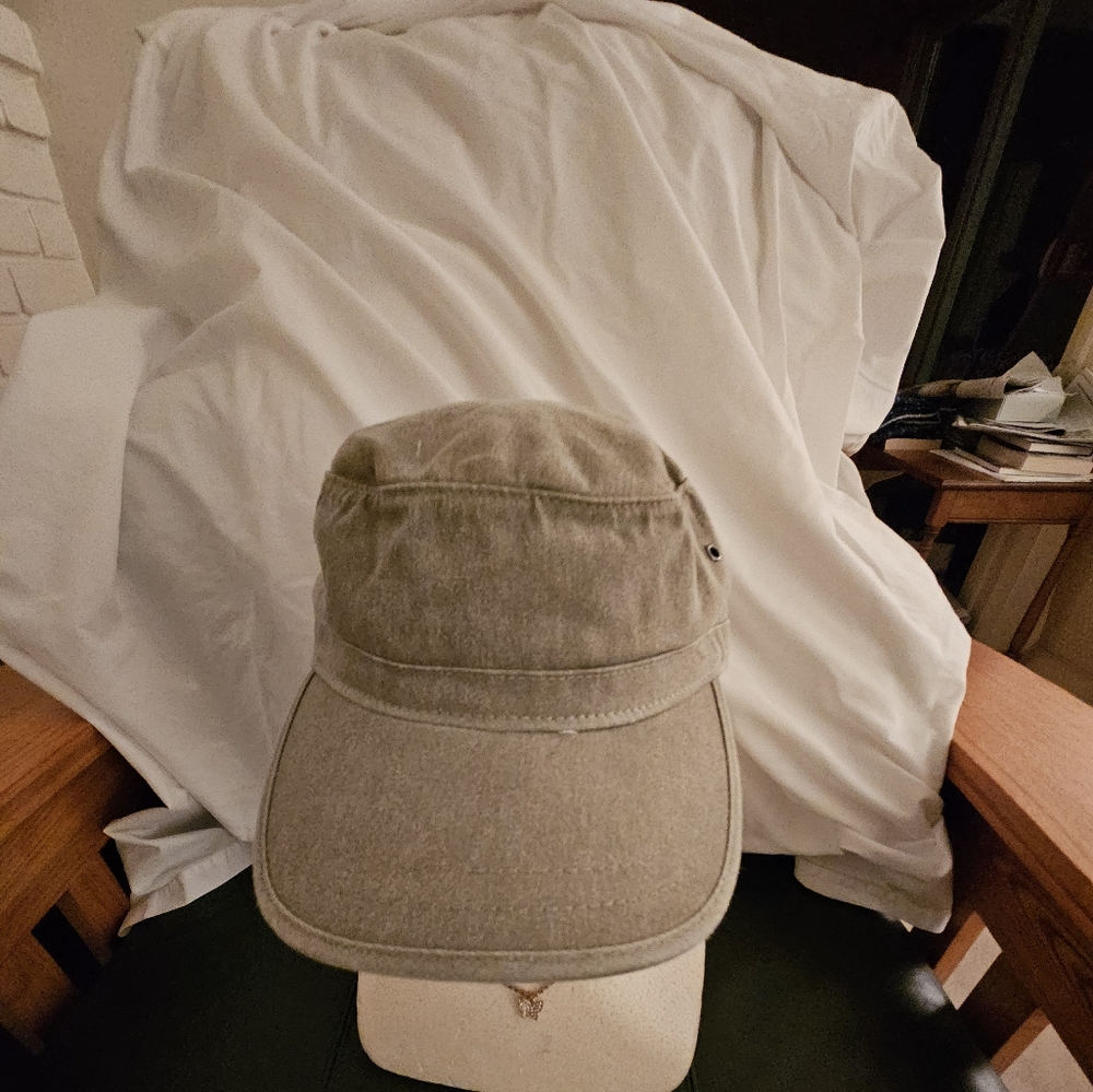 Authentic pigment hat